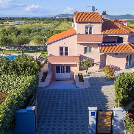 My Dalmatia - Simone With Private Pool And Beautiful Garden بيت للعطل *